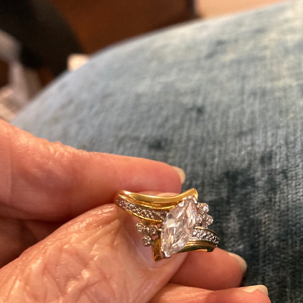 Elegant Gold precious man made stone Women's Ring - Picture 1 of 6